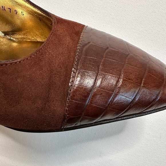 Bruno Magli Vintage Sling Back Kitten Heels - Picture 11 of 12